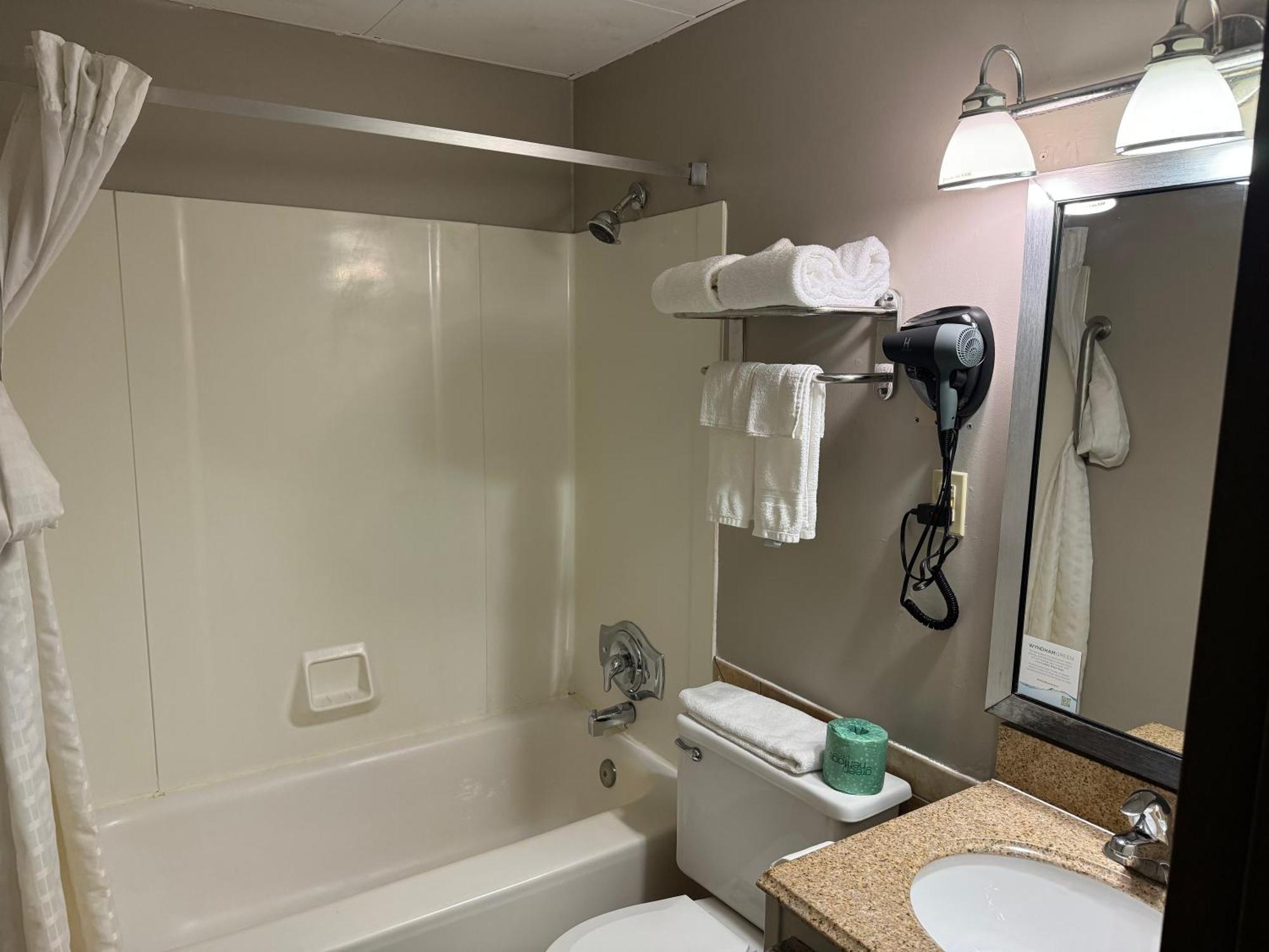 South Ridge Inn North Ridgeville Экстерьер фото