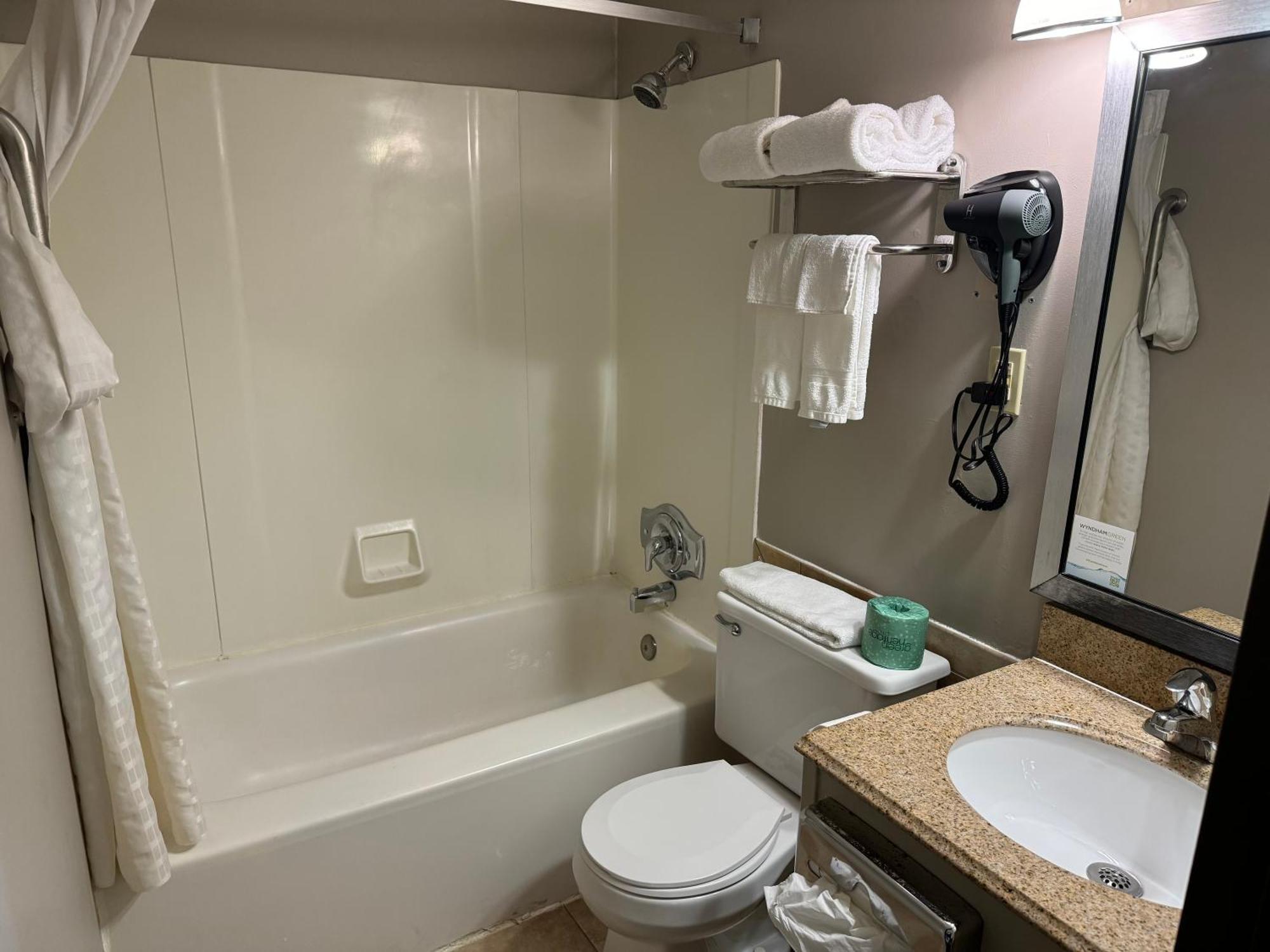 South Ridge Inn North Ridgeville Экстерьер фото