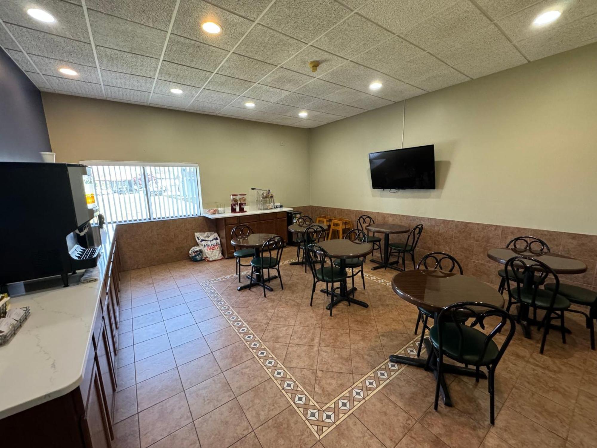 South Ridge Inn North Ridgeville Экстерьер фото