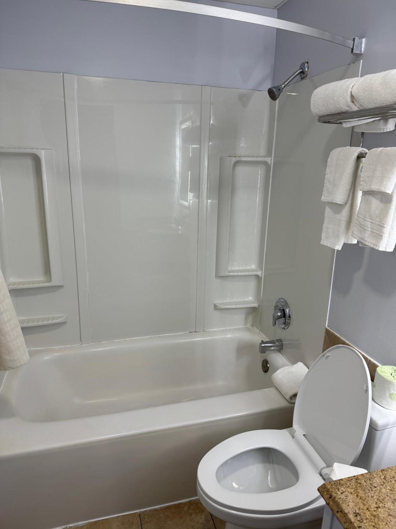 South Ridge Inn North Ridgeville Экстерьер фото