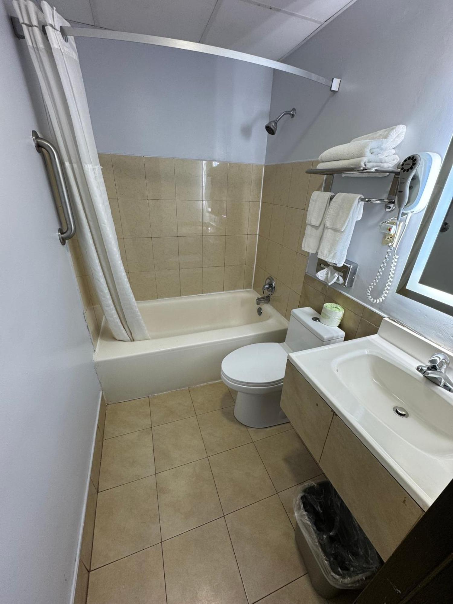 South Ridge Inn North Ridgeville Экстерьер фото