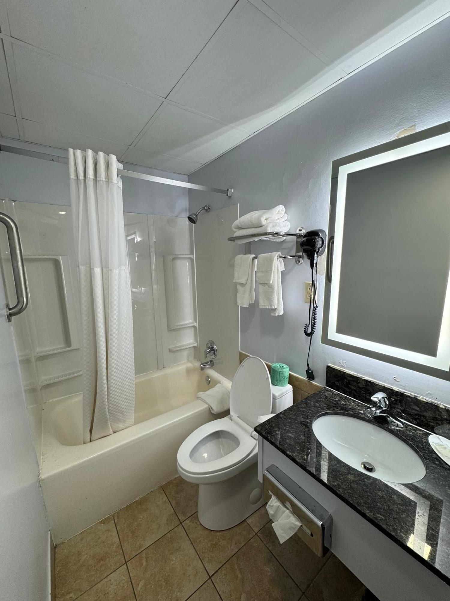 South Ridge Inn North Ridgeville Экстерьер фото
