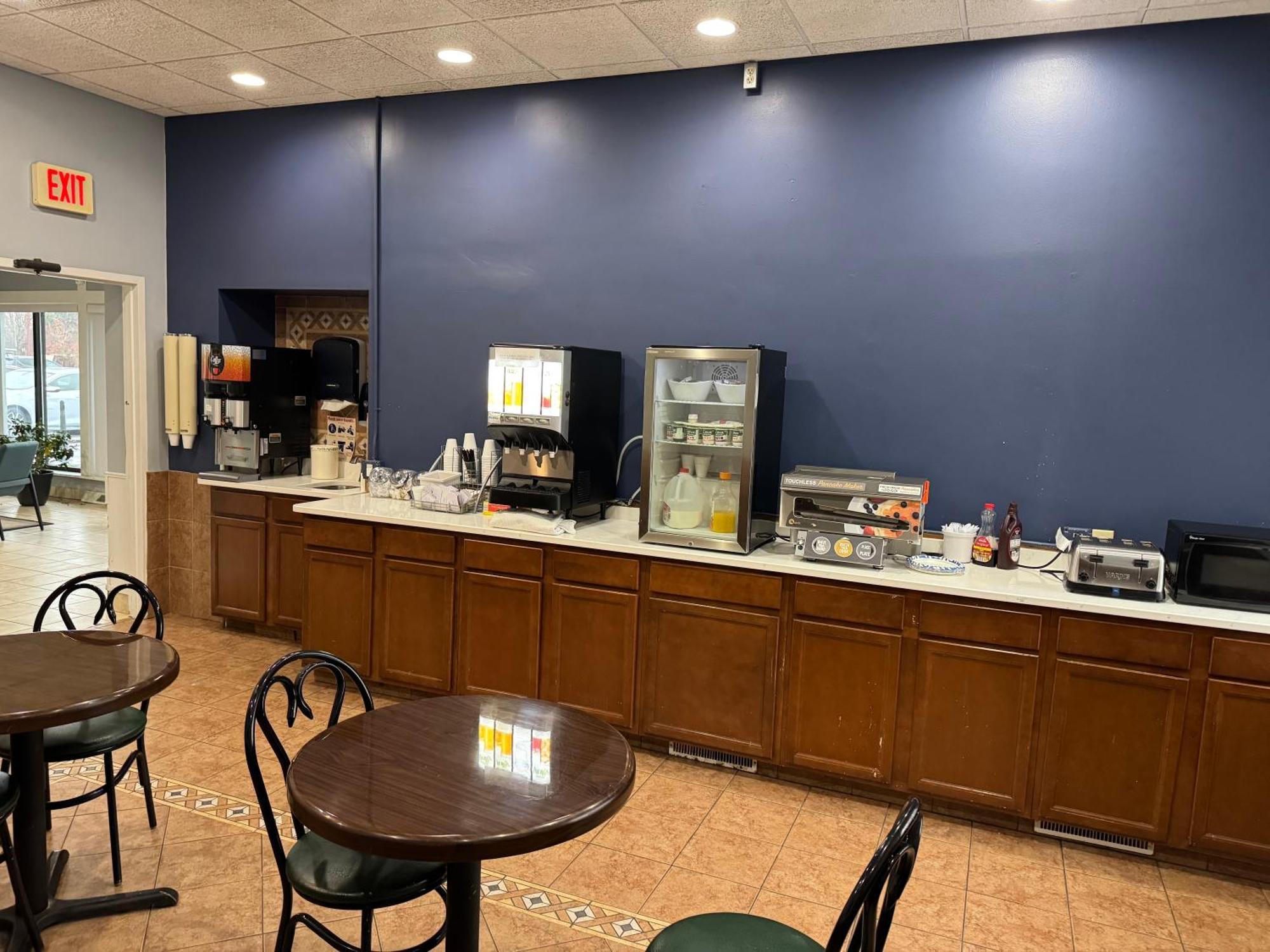 South Ridge Inn North Ridgeville Экстерьер фото